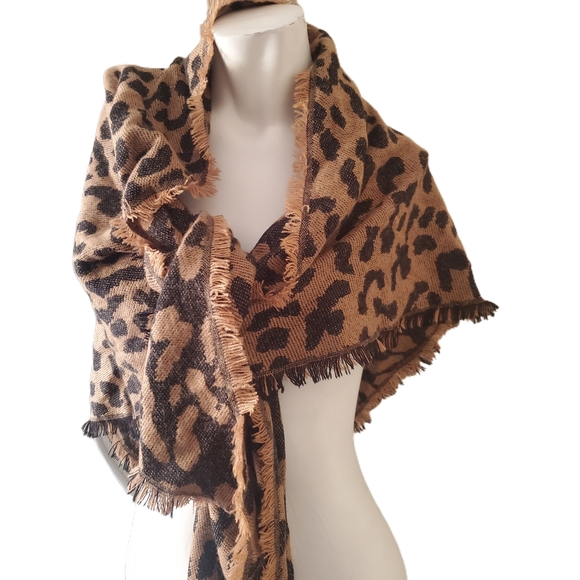 Acrylic knit leopard wrap - Picture 2 of 8